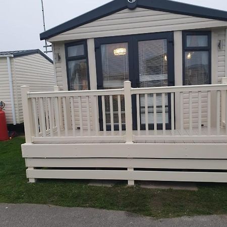 Swift Burgundy Apartamento Prestatyn Exterior foto