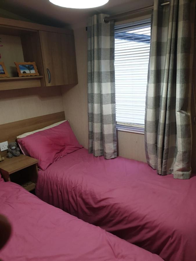 Swift Burgundy Apartamento Prestatyn Exterior foto