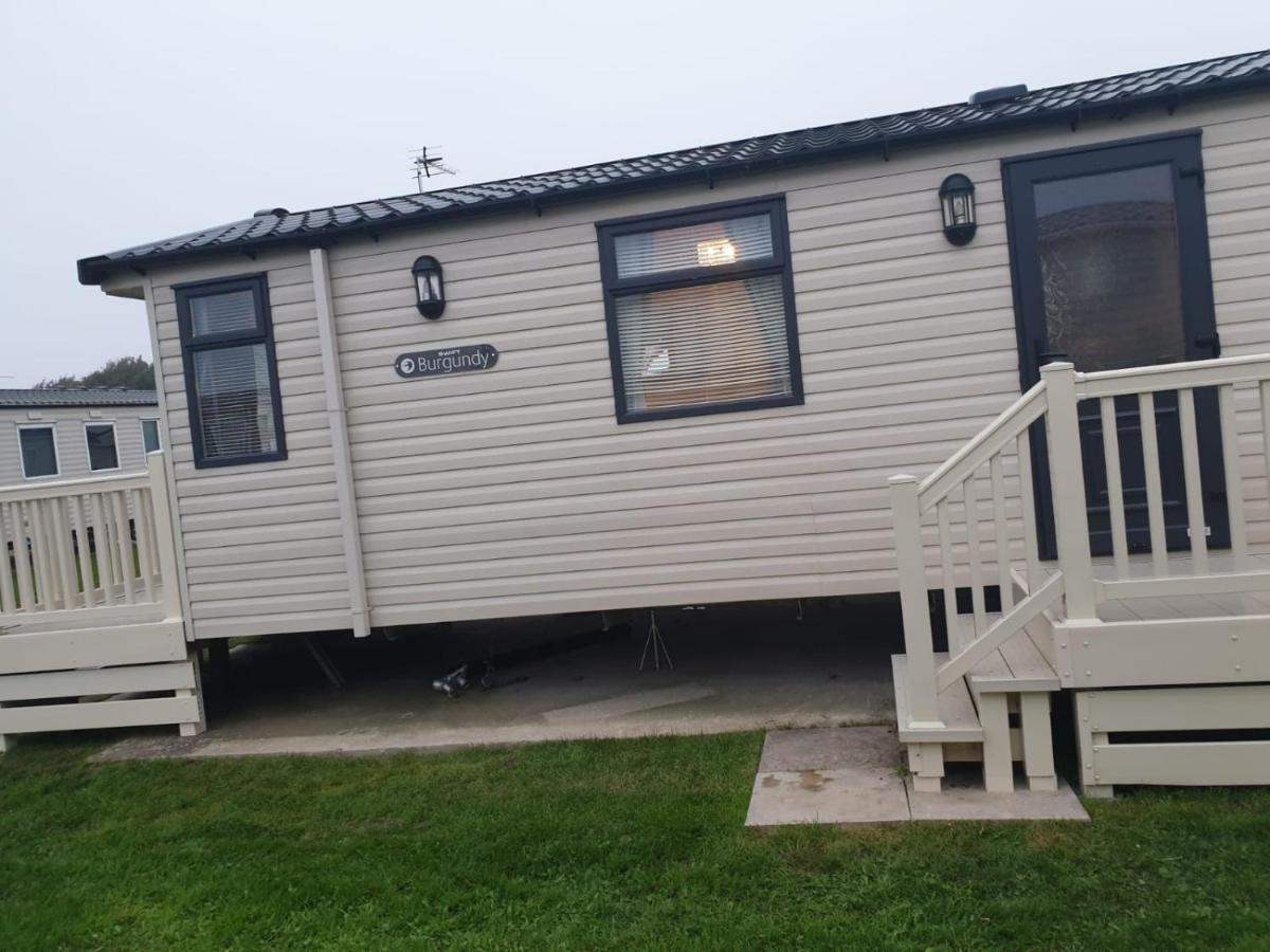 Swift Burgundy Apartamento Prestatyn Exterior foto